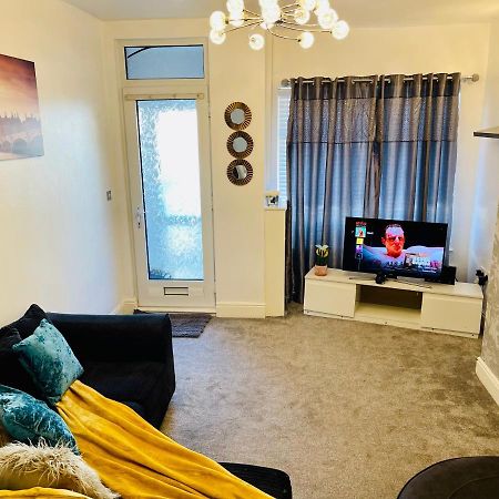 Cheerful -2 Bedroom Holiday Home Kingston upon Hull Esterno foto