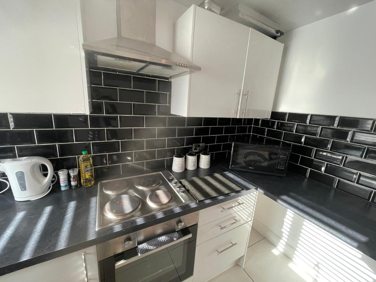 Cheerful -2 Bedroom Holiday Home Kingston upon Hull Esterno foto