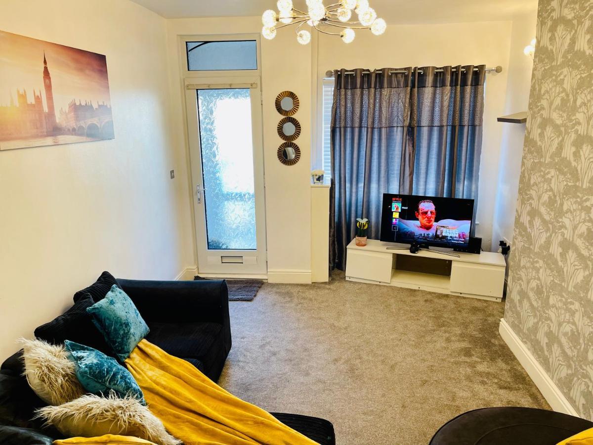 Cheerful -2 Bedroom Holiday Home Kingston upon Hull Esterno foto