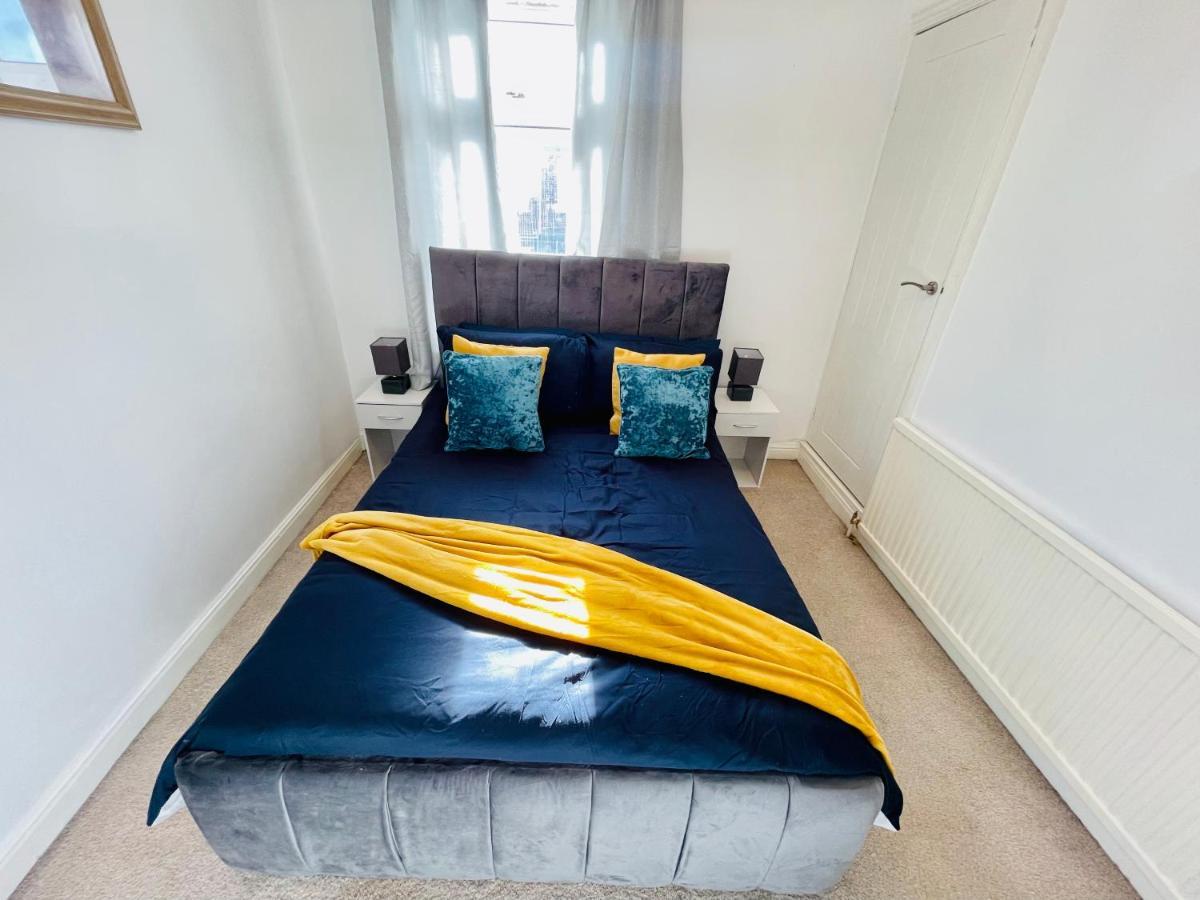 Cheerful -2 Bedroom Holiday Home Kingston upon Hull Esterno foto