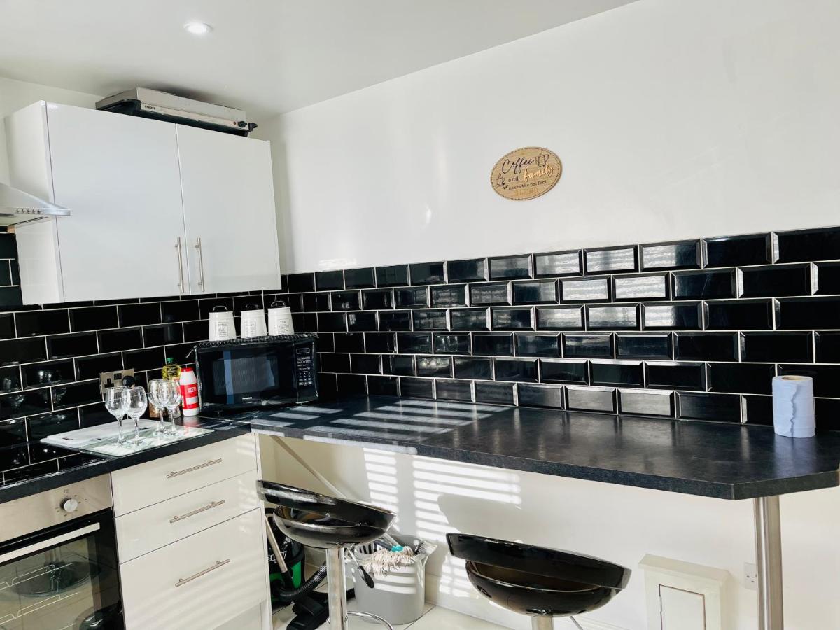 Cheerful -2 Bedroom Holiday Home Kingston upon Hull Esterno foto